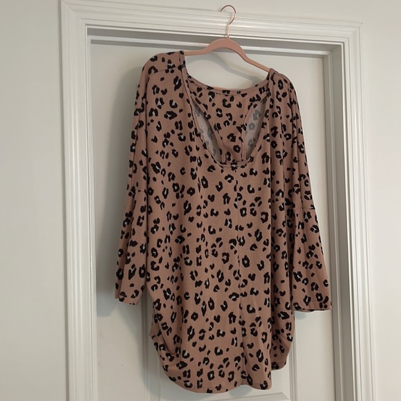 Leopard top 1x - Picture 2 of 3